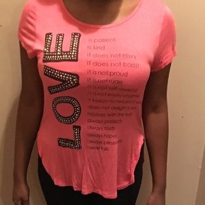 A pink jewel neck shirt.